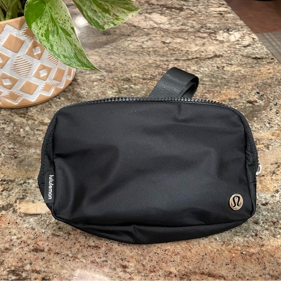 lululemon athletica Handbags - Belt Bag by Lululemon 🖤 BNWT